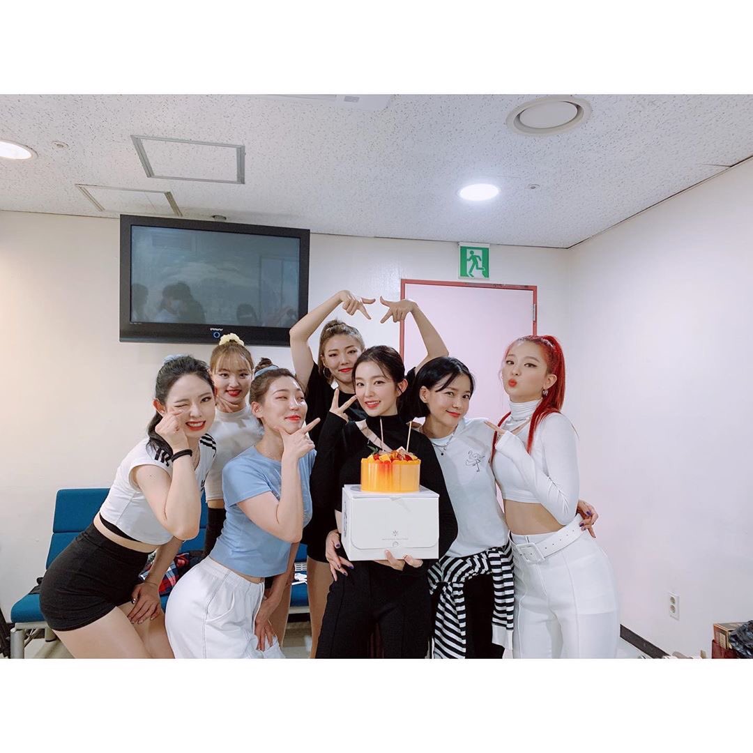 Baejoohyunews's tweet photo. [PHOTO] 200726 #IRENE &amp; #SEULGI <#Naughty> Goodbye Stage @ SBS ‘Inkigayo’ —  so_yani Instagram Update #RedVelvet_IRENE_SEULGI @RVsmtown #ThankYouASeul

https://t.co/zT089hBMXD https://t.co/KjBiWXxAkz