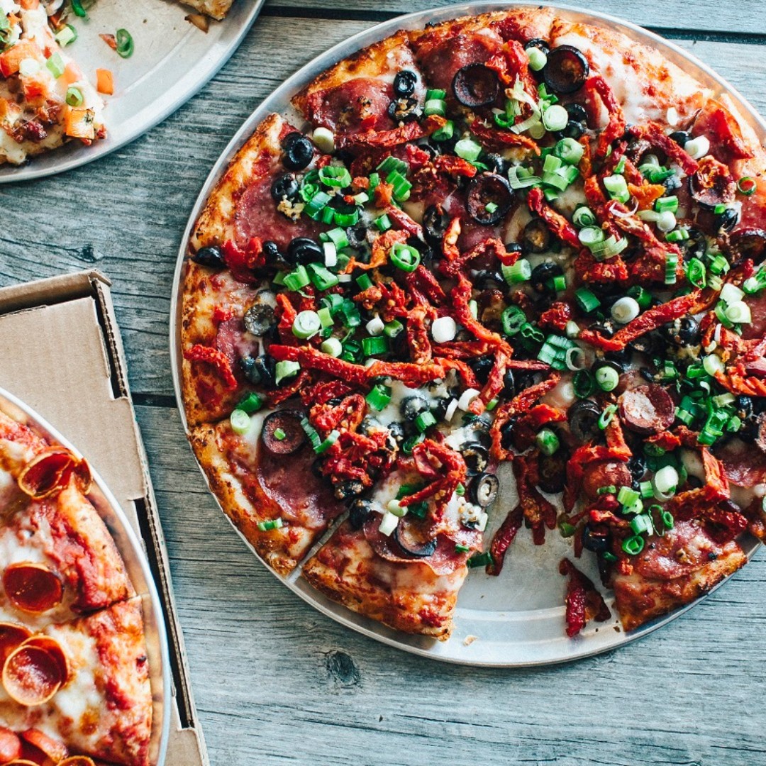 MountainMikes's tweet image. Try something different today like our Garlic Tuscan pizza! It has a little kick and a lot of Southern flavor that you will 😍!

#mountainmikes #spicypizza #pizza #pepperonipizza #garlic #deliciousfood #pizzeria #bestpizzaintown #pizzalife #bestpizza #meatpizza #eeeats #eatpizza