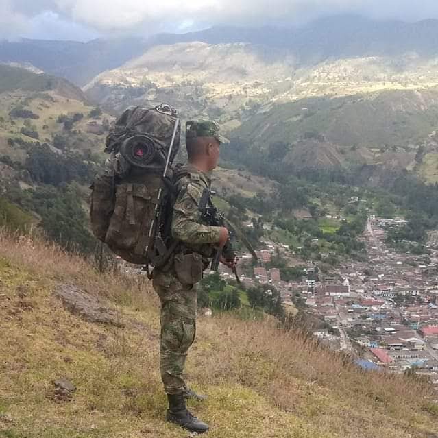 SMC_EJERCITO's tweet photo. Pocos conocen el sacrificio del soldado colombiano por la seguridad de su pueblo. ¿Cuantos Rt para ellos?

#SomosSuEjército https://t.co/nw5MP0m557