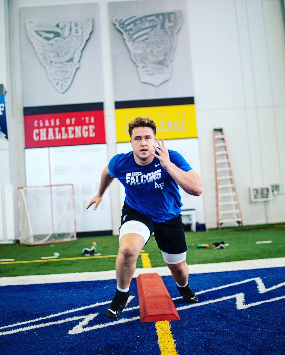 AF_Football's tweet photo. It feels good to be back ⚡️ https://t.co/gZQC1v9F9f