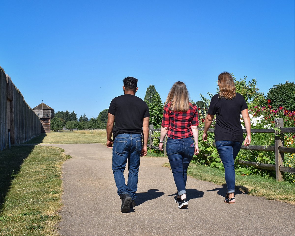 ParksforClark's tweet photo. #iQCreditUnion is walking us through the heart of Vancouver's history. Fort Vancouver, #OfficersRow, and #OldAppleTreePark connect us to pieces of our past with deep roots. Members and strong innovative business partnerships have helped restore and preserve Clark County history. https://t.co/qQuHBeE2ao