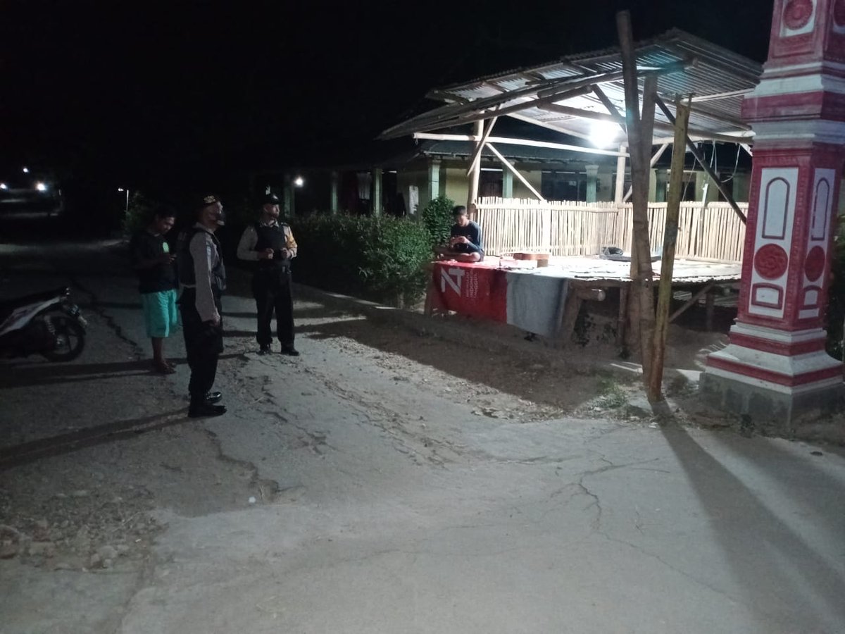 PBendosari's tweet photo. Peran serta masyarakat dalam menjaga situasi Kamtibmas yang aman, unit Patroli berdialogis dengan warga untuk bersinergi dalam menjaga keamanan serta pencegahan penyebaran Covid19. 28/7/2020
#polisipromoter 
#PolriKawalAdaptasiBaru 
#polisisukoharjo 
#polsekbendosari_sukoharjo https://t.co/l0vxwu0NSl
