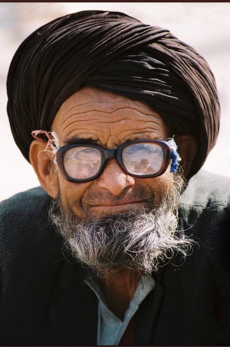 mssmK900's tweet photo. .
ولقَدْ أضَعْتُكَ يا شبابيَ  تائِهَاً
ما بينَ سَوفَ وفي الغداةِ سأَفْعَلُ
.
حنظلة https://t.co/3cfVOzQxDJ