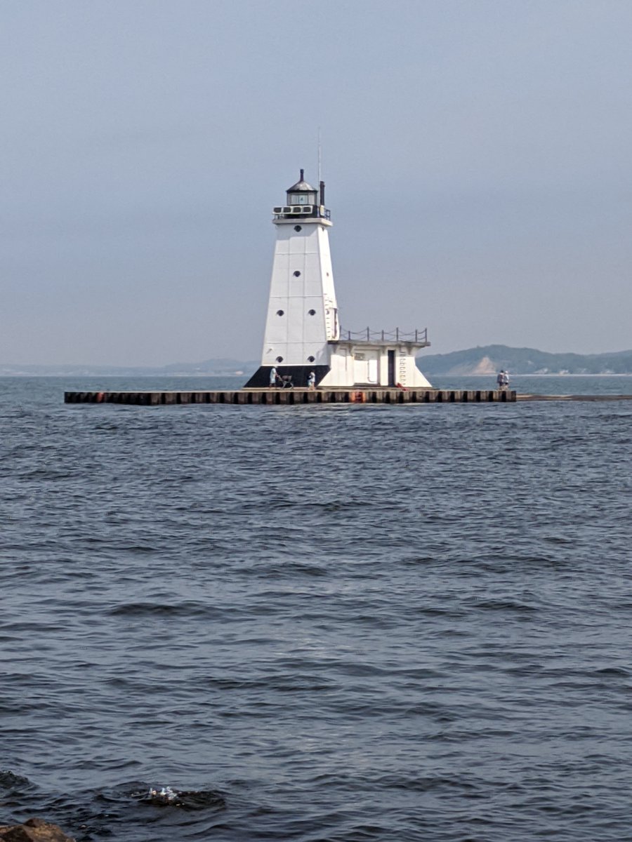 WendyGretzinger's tweet photo. Last weekend was awesome. #LakeMichigan #LighthouseView https://t.co/aFY3sWBE4g