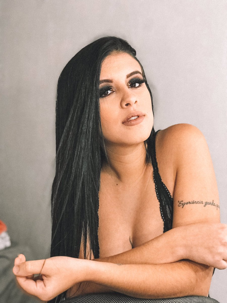 evelimrieck's tweet photo. Então mores, como forma de conseguir ajudar as meninas em busca da tal autoestima, tive a ideia de fazer fotos+maquiagem (por um valor simbólico), com o intuito de mostrar como cada uma é linda do seu jeito e ajudar cada uma a enfrentar seus medos e vergonhas + https://t.co/mNvF8zPWRz