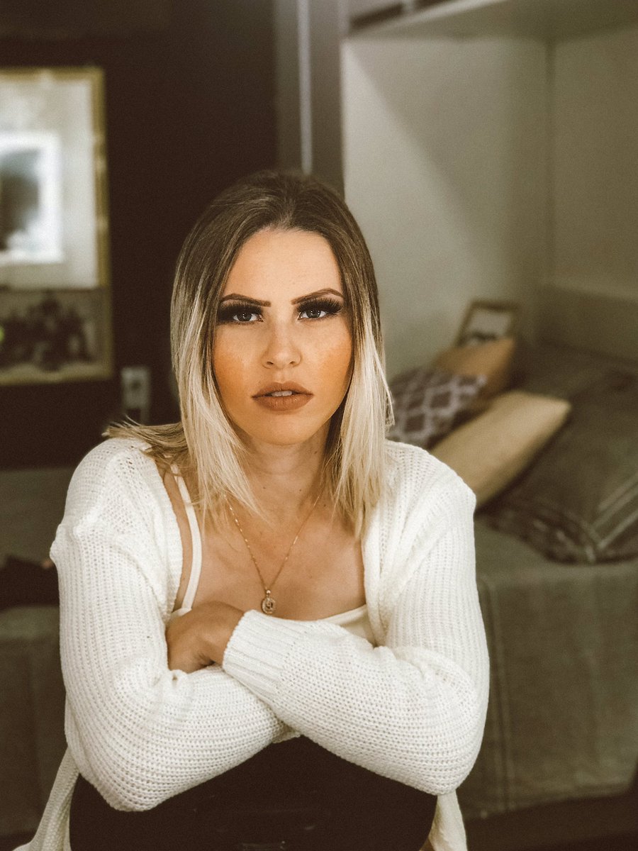 evelimrieck's tweet photo. Então mores, como forma de conseguir ajudar as meninas em busca da tal autoestima, tive a ideia de fazer fotos+maquiagem (por um valor simbólico), com o intuito de mostrar como cada uma é linda do seu jeito e ajudar cada uma a enfrentar seus medos e vergonhas + https://t.co/mNvF8zPWRz