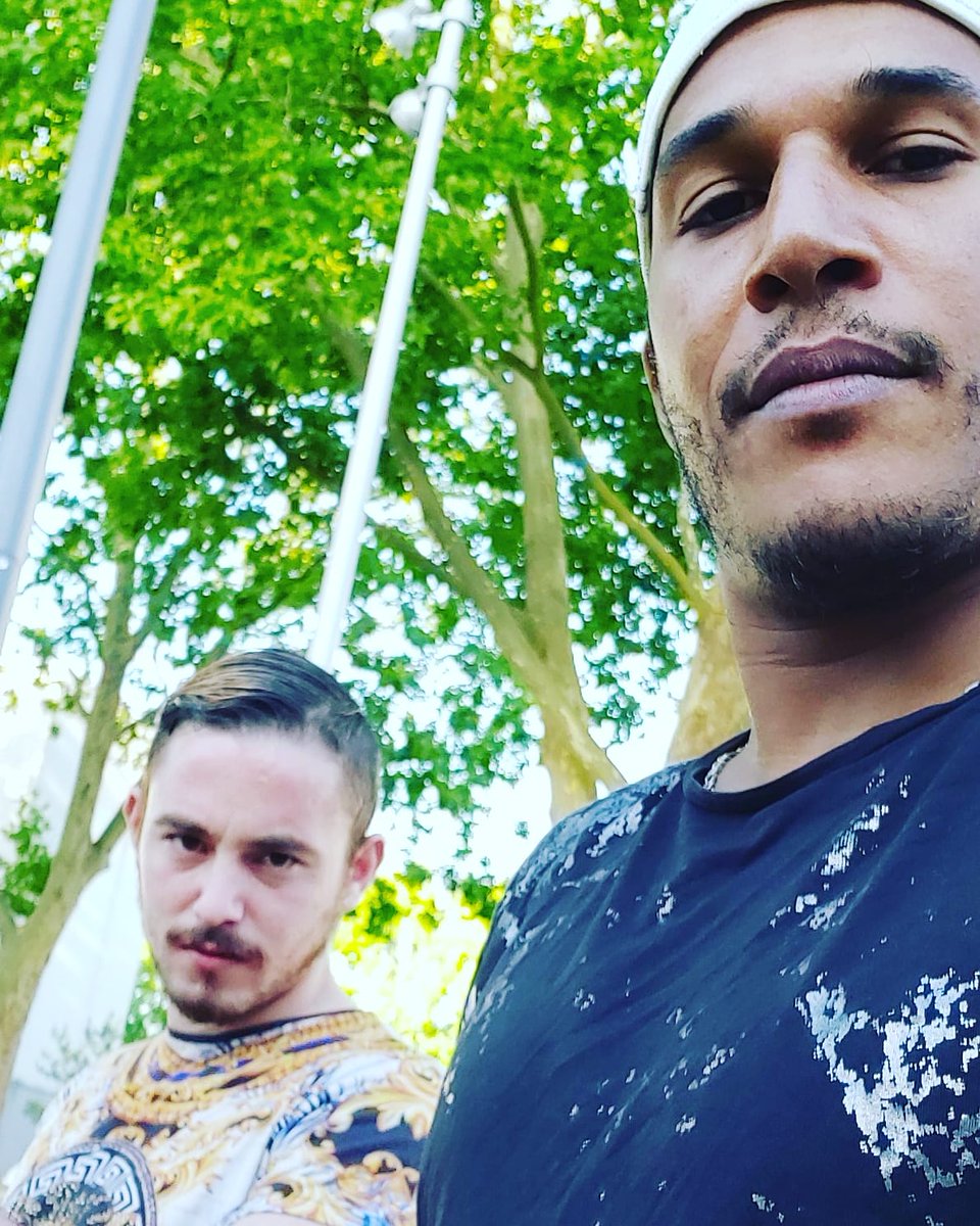 ProdQualite's tweet photo. À la Rontonde des Carreaux #Villierslebel ! 💪🏾 Training day pour les pirates de la #FCFGang ! 
Au calme le 🅱️🅰️🅱️🅰️ avec @PekenioPitt !!! 
Le sport c'est la santé, on aère l'esprit de toute la pollution environnementale qui attaque le morale, le mental, le psychisme !
#BonSport https://t.co/f1gBxFkAZE