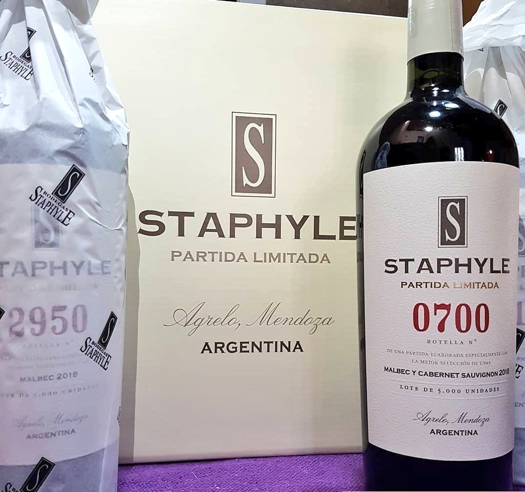 bodegastaphyle's tweet photo. De #Agrelo 🍇 a la botella🍷 #PartidaLimitada #Malbec #CabernetSauvignon #Bonarda #CabernetFranc #Terroir #LujándeCuyo #Mendoza 🍷🍇
#Staphyle https://t.co/fgNajM7gYv