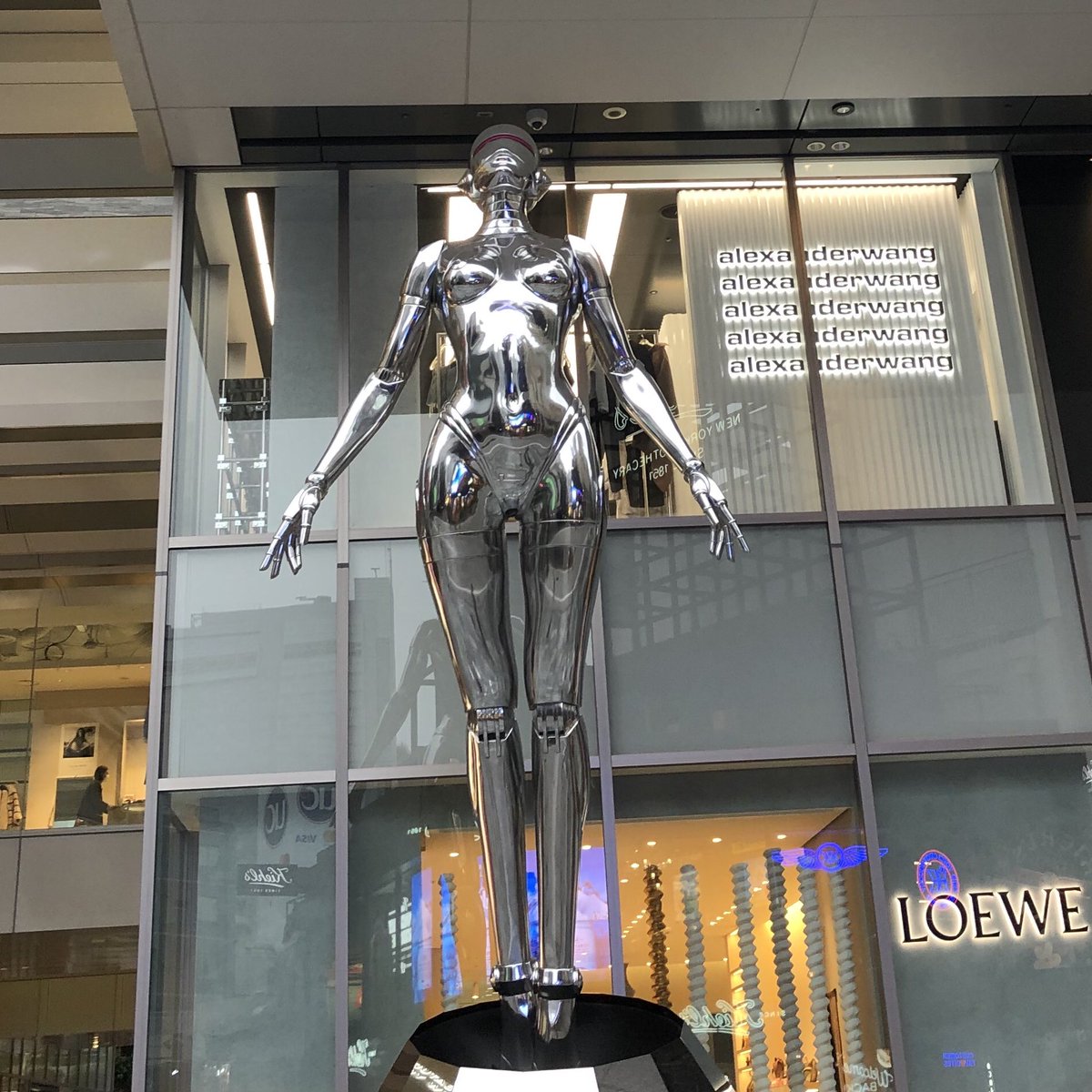 GOATBED 12月8日夜の衣装が 遠くて見えなくて昼もでしたが 空山基さん