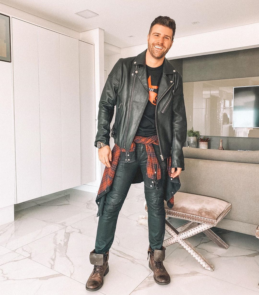 BaahBiel's tweet photo. Chegando a hora. Look pronto para a grande final dessa edição histórica. #TodosJuntosEmCasa 

#Friends9 https://t.co/v32ZzAzjaj