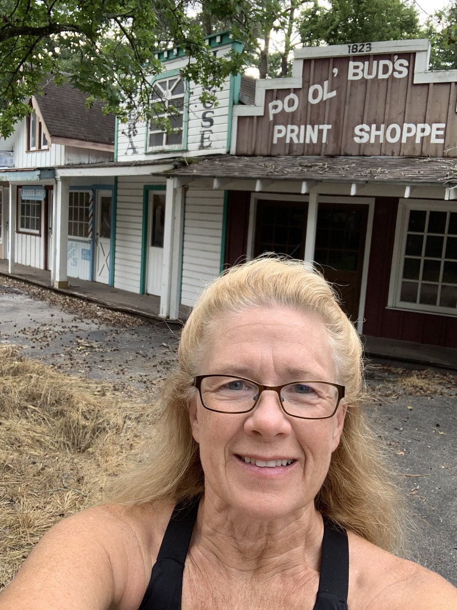 kzwickipedia's tweet photo. #ExploreWells #WellsSummerSelfie20 #ExerciseSelfie @CyHopeTX https://t.co/wX15AjpkUc