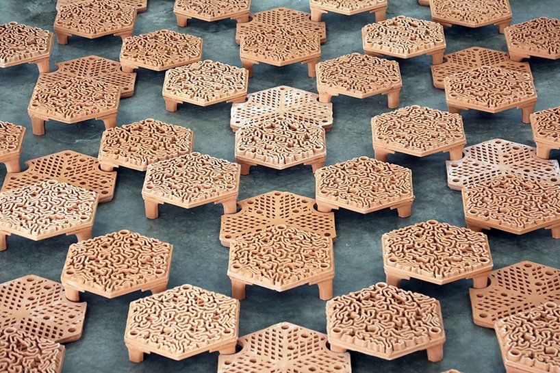 designboom's tweet photo. these 3D-printed terracotta tiles are being used to rejuvenate hong kong's coral reefs
https://t.co/5o3PuwZrd7 https://t.co/C2k8hSP9fE