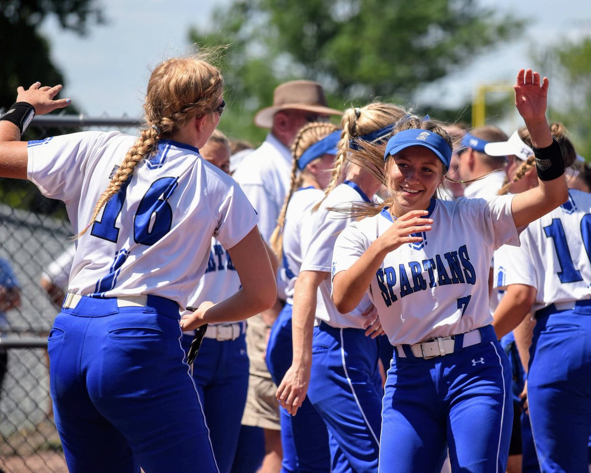 JoeRandleman's tweet photo. Dancin' into the semifinals. @emmakahler @rrefranzen @cmspartansball. #iahssb https://t.co/8ZRjpI6iHm