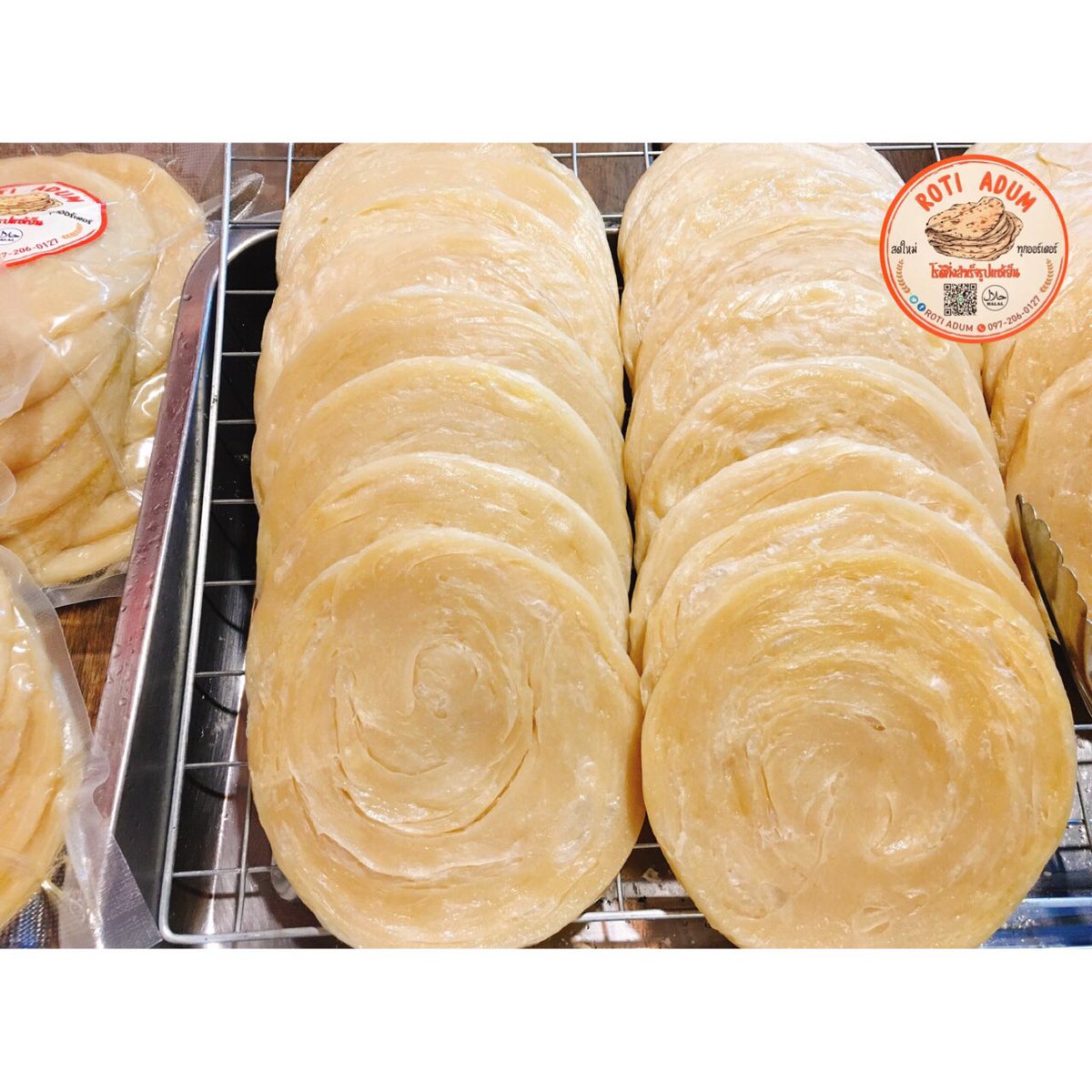 AdumRoti's tweet photo. ผลิตสดใหม่วันต่อวันเพื่อคุณภาพที่ดีถึงมือลูกค้า
สดใหม่ทุกเช้า เร่งทอด เร่งแพ็ค ส่งวันนี้จ้า 
#อยากทานของดีของอร่อยต้องอดใจรอนะคะ😊
❌#โรตีเนยสดแท้ #โรตีมาการีน #โร���ีกึ่งสำเร็จรูป🔻 https://t.co/O7vk6z0y6J