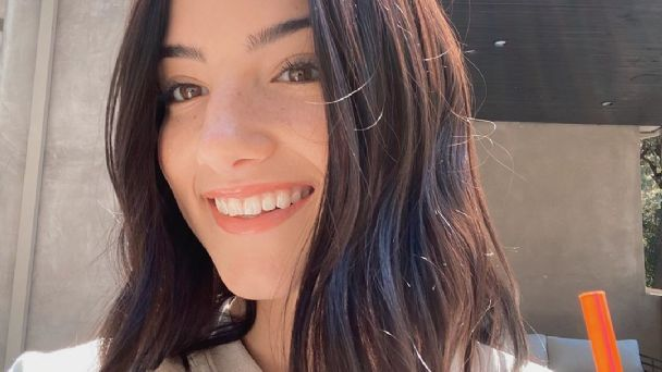 3-° third reason ° "  @charlidamelio "her smile god, they are beautiful, every time she uploads a photo smiling she gives us such a beautiful peace you never stop smiling