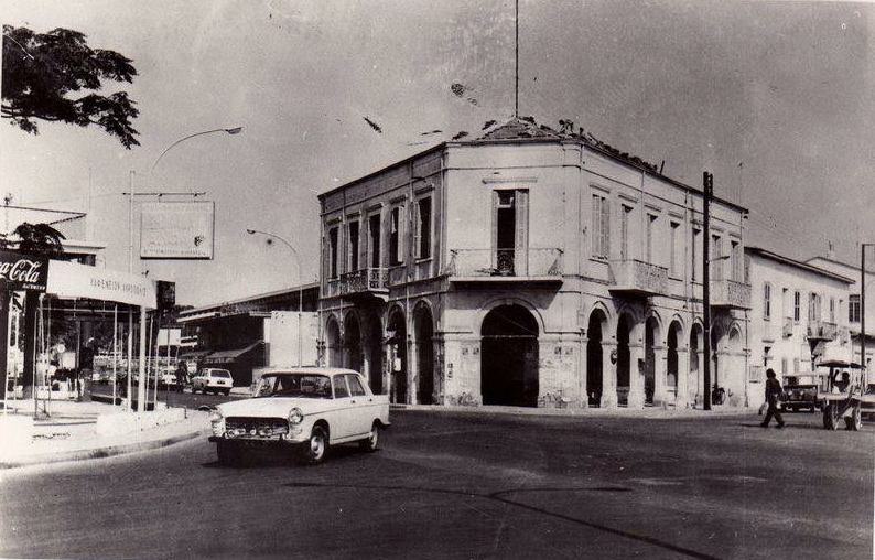 chipreparabrs's tweet photo. De volta ao passado... Limassol, 1940 * Επιστροφή στο παρελθόν... Λεμεσός, 1940

#chipre #cyprus #κύπρος #κυπρος #cyprusisgreek #greekcypriot #limassol #lemesos #λεμεσος #vintagecyprus #oldcyprus #retrocyprus #ancientcyprus #cyprusisland #discovercyprus #chipreparabrasileiros https://t.co/AcooggSfVB