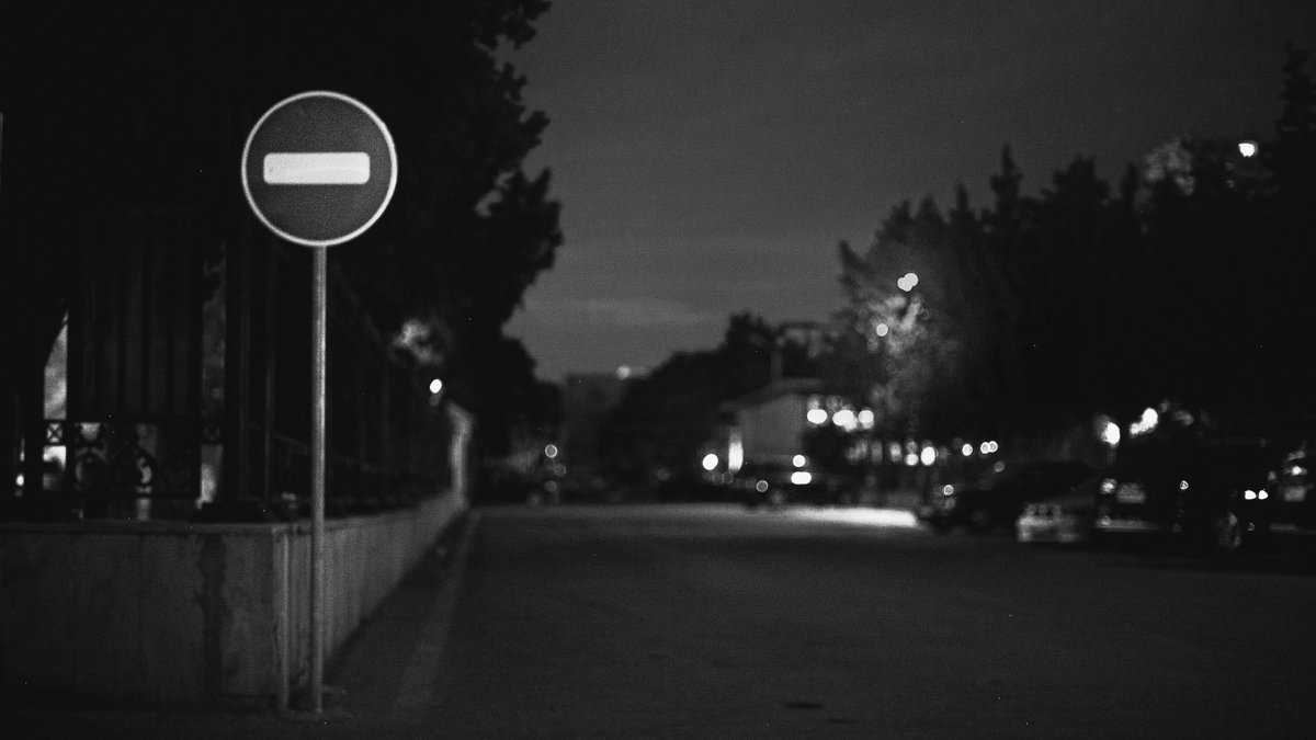 nargiz_mammadli's tweet photo. On the way back I returned to the bakery to shoot her. She was there, head on the hands, eyes closed, resting. #istanbulsözleşmesiyaşatır #kadincinayetlerinidurduracagiz #niunamenos #kadıncinayetleripolitiktir #challengeaccepted #feminicide #simplelives https://t.co/rtCzu9GYP4
