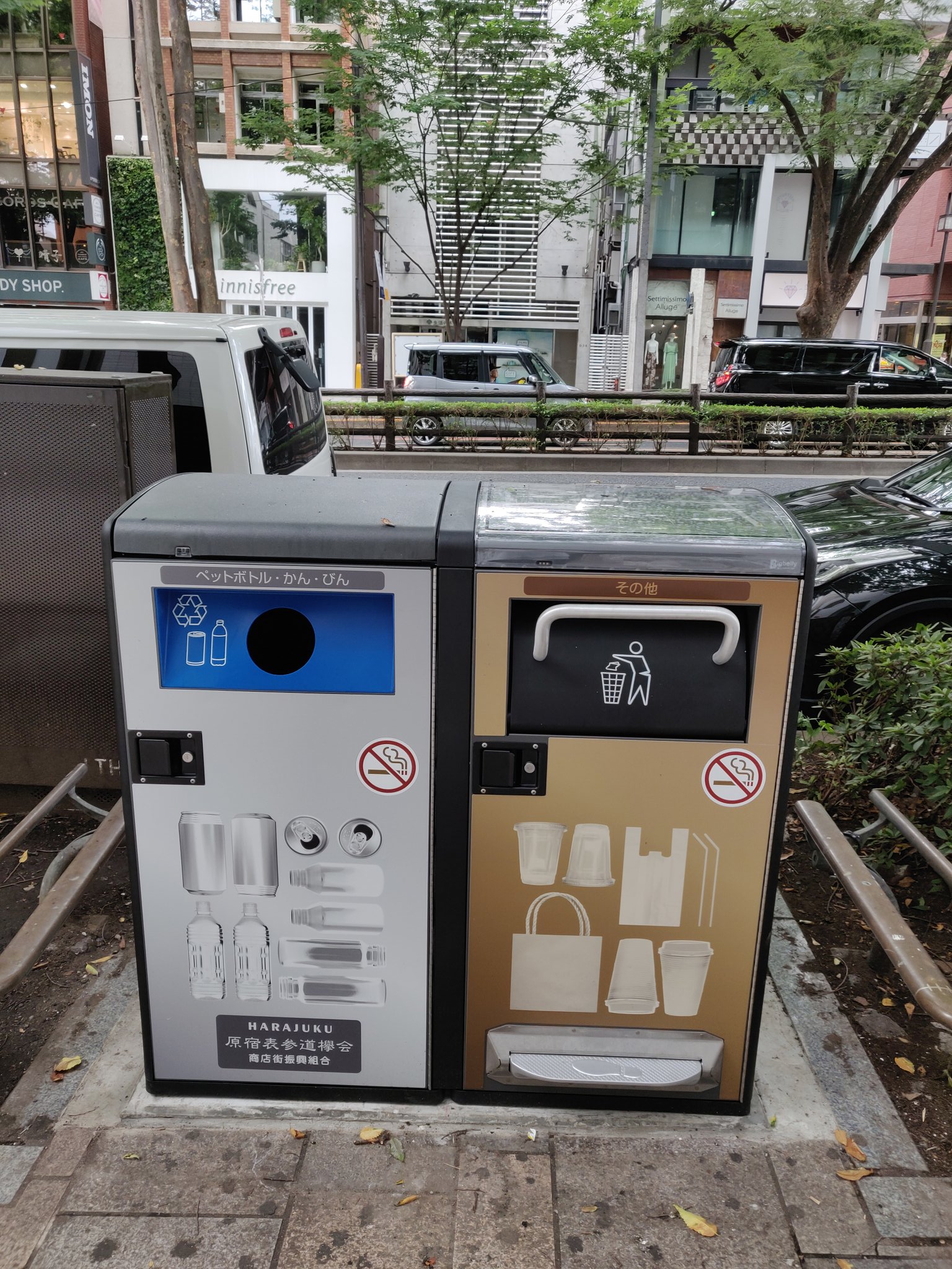 シゲ 重岡 正 Route06 街中のゴミ箱の改善風景 1枚目の画像の方が ペットボトル かん びんを捨てるゴミ箱が分かりやすい 2枚目の画像は よく見ないとどっちに捨てるべきか分からないので ゴミの分別に困ったのかな T Co Eog0fqatgp シゲ 重岡 正 Route06 街中のゴミ箱の改善風景 1枚目の画像の方が ペットボトル かん びんを捨てるゴミ箱が分かりやすい 2枚目の画像は よく見ないとどっちに捨てるべきか分からないので ゴミの分別に困ったのかな T Co Eog0fqatgp
