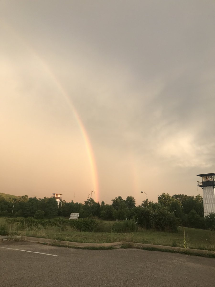 DianeWillen's tweet photo. @capitalweather
@fairfaxcounty
#lortonprison
#lockdownsunsets https://t.co/YSH7puVHBC