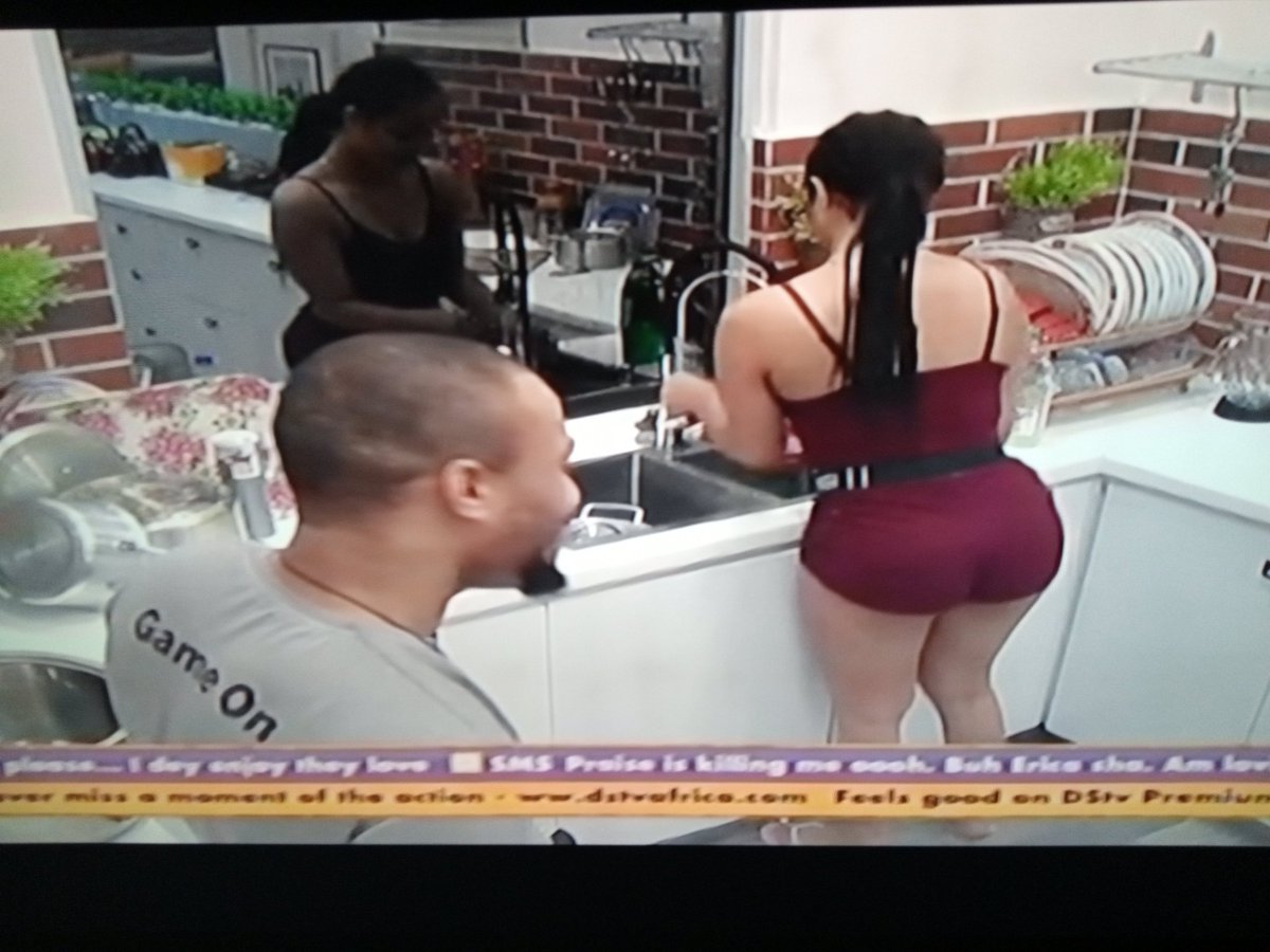 maxiemba_'s tweet photo. Let's settle this ones and for all, 

Like for Erica and Laycon,.     Retweet for Ozo and Nengi

#BigBrotherNaijaLockdown2020 https://t.co/vfu8DBYmUk