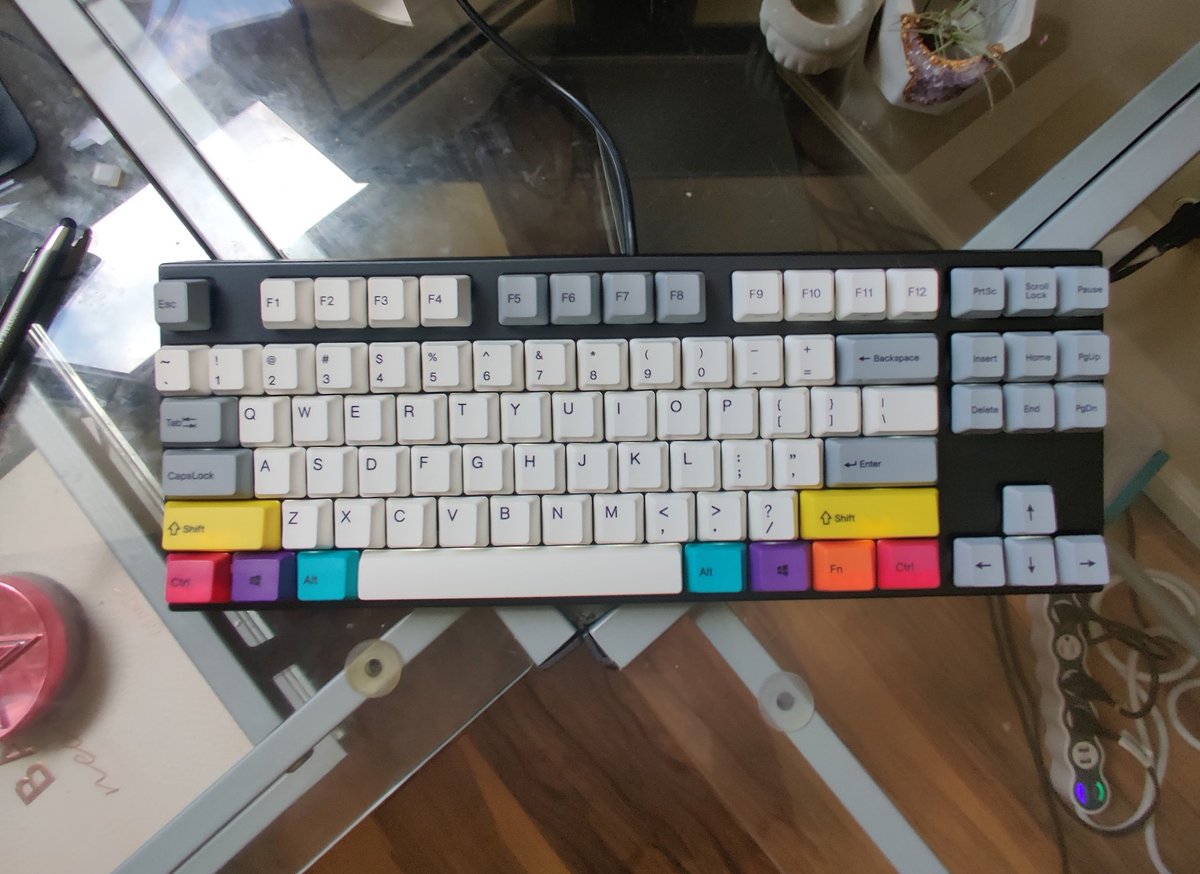 New addition to the #mechkeyboard family 😋 I went with Cherry MX Brown switches, definitely going to take some time to get used to them. Kind of wish I went with something clickier! ⌨️

#webdevelopment #womenwhocode