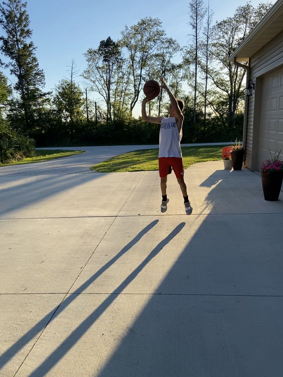 rrobinson1022's tweet photo. @MTFHoops paint- 1,300 ft -900 3pt- 1,275 https://t.co/OX5StkgBzE