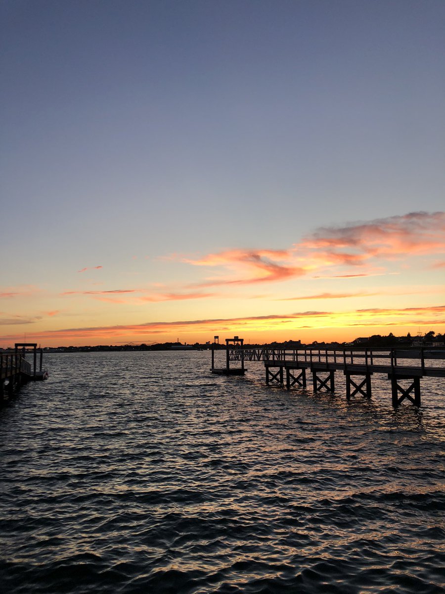 GXY17's tweet photo. Winthrop By The Sea. Can't get enough of these sunsets. @7News @alainapinto @JaisolWX @MERUZIONE @BillyCosta @tvradioromeo @WCVB @PeteNBCBoston @NBC10Boston @JimCantore https://t.co/X92IACs3Bi
