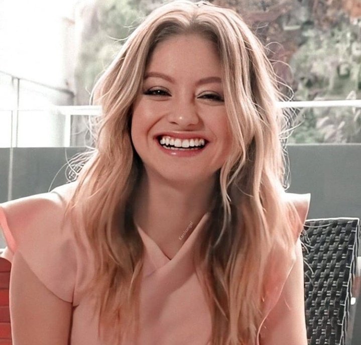 valuxronda's tweet photo. KAROL SONRIENDO ES SI A TODO

WE LOVE YOU KAROL https://t.co/p0Iz8vVqfI