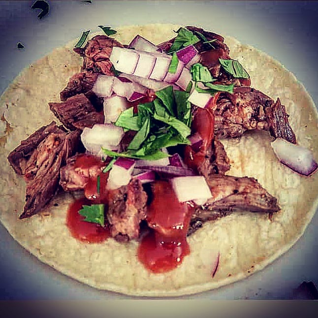 FergoliciousBBQ's tweet photo. Wah lah!  Skirt steak Street tacos. Super easy, super fast. @MissionTacoKC Sweet Hawaiian flour tortillas,  grilled skirt steak seasoned with our SPG LUV, grilled over @ROCharcoal , topped off with red onion, cilantro &amp; taco sauce. All is well at @FergoliciousBBQ headquarters. https://t.co/ikY9BierKC