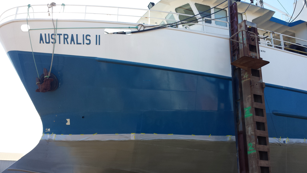ausenviroblast's tweet photo. A collection of images from a wet abrasive blasting and protective coating project we undertook on AUSTRALIS II using the @quillfalconaus Cyclone dustless blasting system. Find out more about our marine blasting work at https://t.co/ITaZjZAua5 #Adelaide https://t.co/jqIZjFM46N