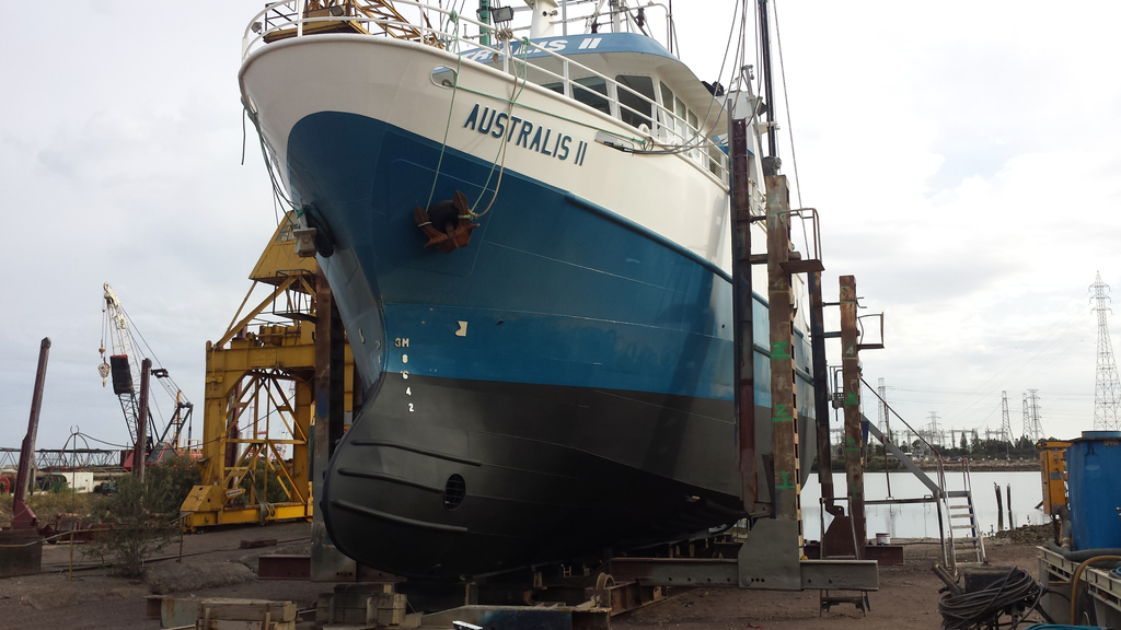 ausenviroblast's tweet photo. A collection of images from a wet abrasive blasting and protective coating project we undertook on AUSTRALIS II using the @quillfalconaus Cyclone dustless blasting system. Find out more about our marine blasting work at https://t.co/ITaZjZAua5 #Adelaide https://t.co/jqIZjFM46N