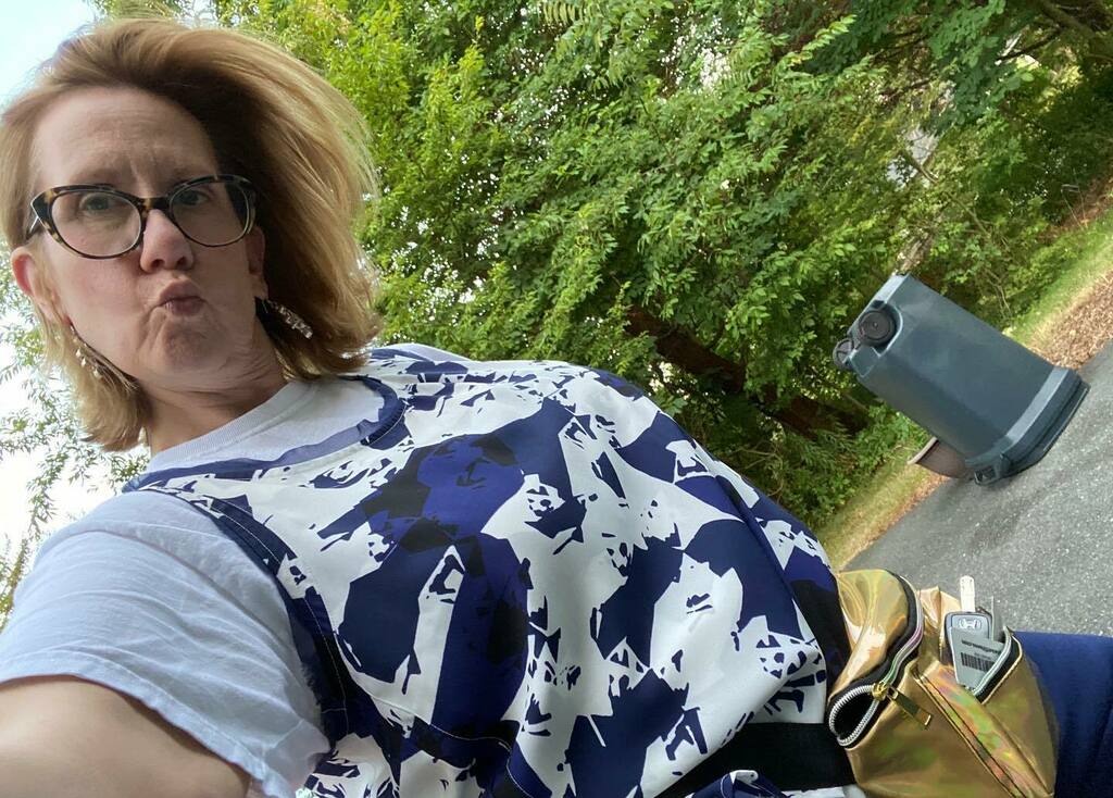 RosalieTenseth's tweet photo. Ya know when you are a really #powerfulwoman? When you stop giving a rip and you wear #whatev cuz you could care and yeah that’s a #goldfanniepack and I got a T-shirt under a sleeveless blouse and that’s my #trashcan #allclassallthetime #fishlips #werk… https://t.co/F4vBZbTe4E https://t.co/24cMBPxWp6