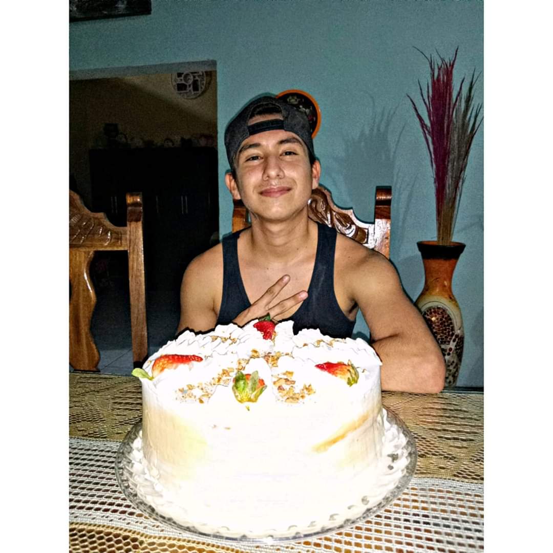 Hugo_Diazz100's tweet photo. Cumpleaños ♥️🥺🇲🇽 https://t.co/UlFC91aZDc