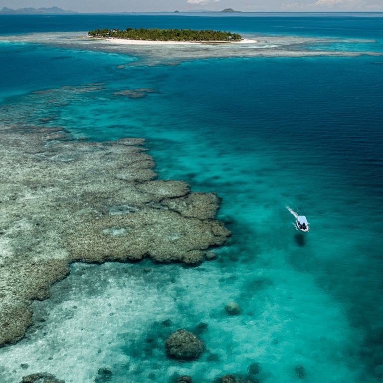 treasure_fiji's tweet photo. Say no more...look at the stunning tropical views across the Mamanuca group of islands! Were you dreaming about this...😀
#treasureislandfiji #fiji #mamanucaislands https://t.co/P7EHfAV7JX