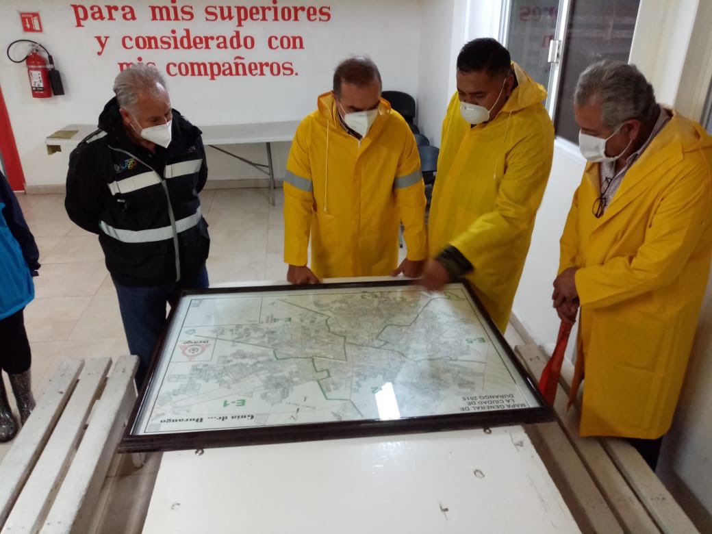JorgeSalum's tweet photo. Continuamos trabajando en el plan Emergente de atención a las zonas y familias afectadas por las recientes lluvias. Los recorridos no han parado y seguiremos brindando apoyo, es momento de unión, #JuntoS saldremos adelante. https://t.co/gv59ckNqs5