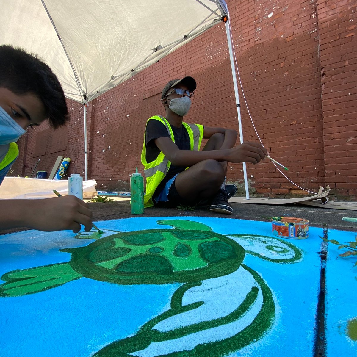 LottaFish's tweet photo. In 100 degree muggy New England weather, there's still turtles telling us to keep our waters clean, please. #StormDrainArt #CleanWater #Turtles #SYEP #LotsofFish #RunoffArt #Stormwater https://t.co/vG3fNUjisb