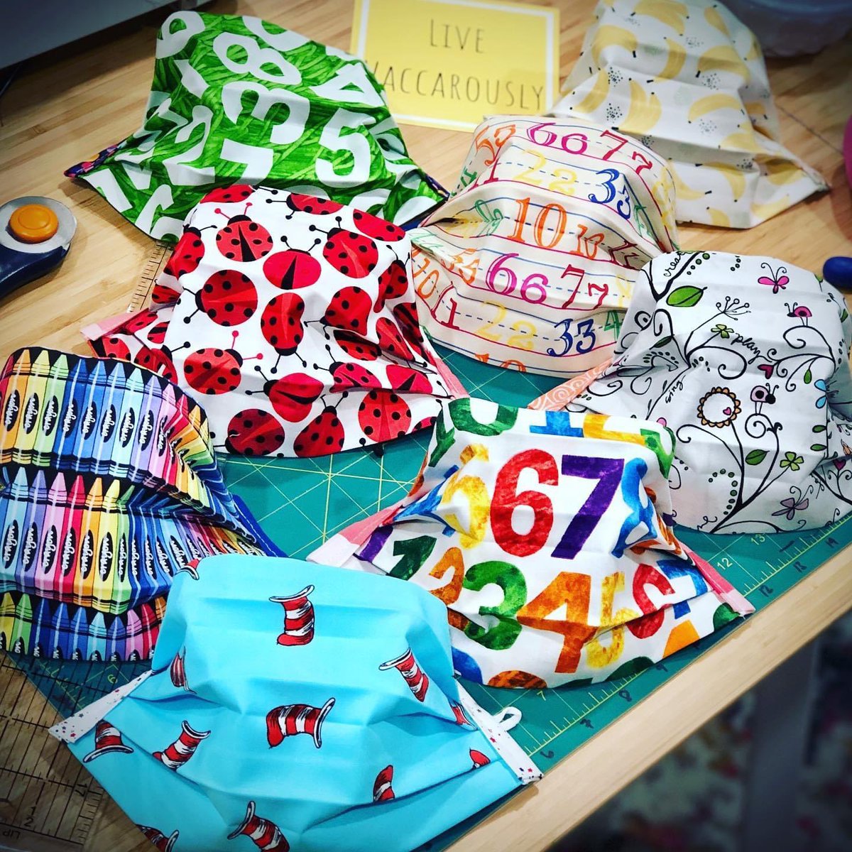 This year may look a little different, but letβs keep smiles on our faces (yes, even behind the maskβppl can tell!) and send our teachers and kiddos back to school with some great looking masks and positive vibes π·
π Shop: https://t.co/5JZ0oLGxtf
#backtoschool #etsy https://t.co/69V0bJrLlx