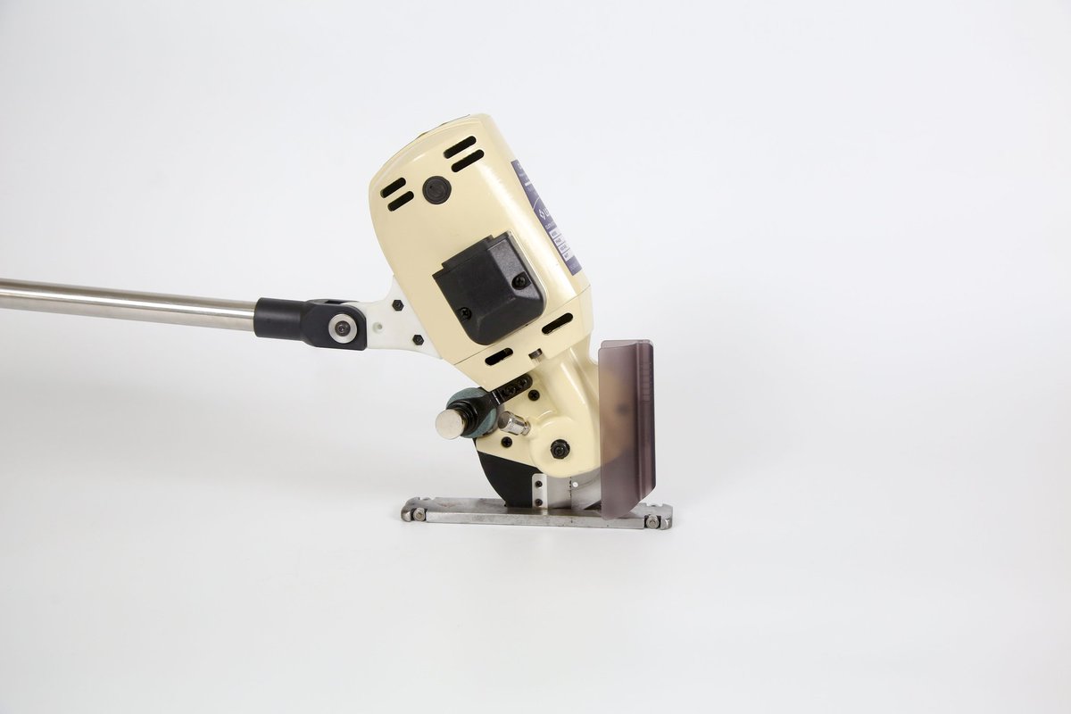 LejiangMachine's tweet image. Lejiang YJ100L cloth cutting machine with long handle