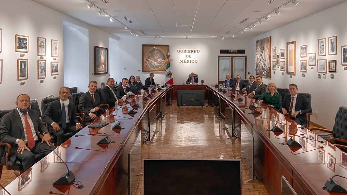 lopezobrador_'s tweet photo. Intercambié opiniones sobre la crisis económica precipitada y el #COVID19 con un grupo de empresarios encabezado por Antonio del Valle. Hay voluntad para sumar esfuerzos, recursos y salir adelante. https://t.co/l62LPoyxkk
