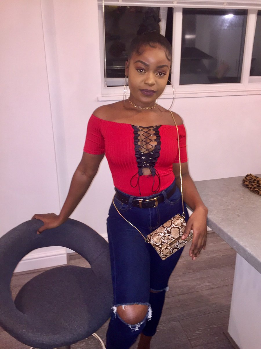 valentinoxo's tweet photo. @originalmela Don’t mind me🥰 just joining the party 
Also follow my hair page on Instagram guys💫 https://t.co/NaTznugQ0t https://t.co/HVCfnwBAXj