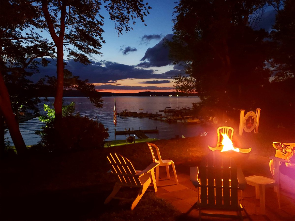 SilverBirchesPA's tweet photo. Perfect night lakeside. 🤩
#lakewallenpaupack #lakelife #sunset #sunsettoast #lakesunset #summer #summervibes #SilverBirches #poconomtns #poconoproud #poconos #hawleypa #nepa #pa #selectregistry #itsamazingoutthere @SettlersHospGrp @PoconoTourism @visitPA https://t.co/Me9Ji9BZ9G