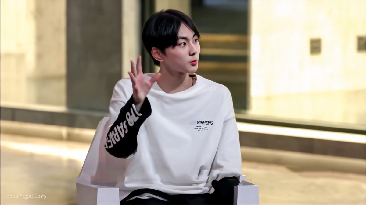 📸 [EP.5] he looks so cute while explaining about the global voting 🥺

#ILAND #I_LAND #아이랜드