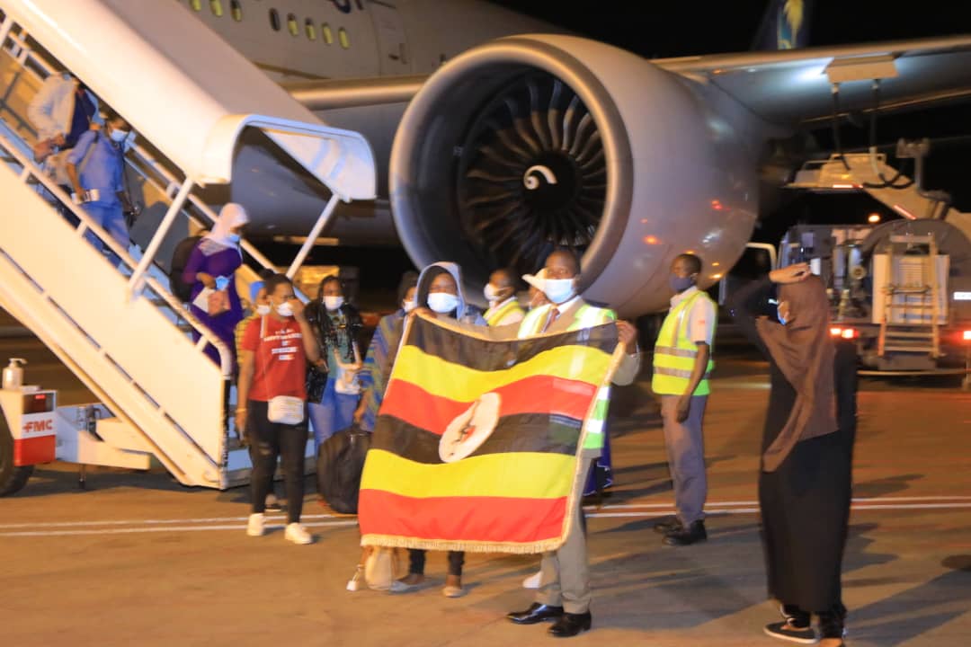 UgandaMFA's tweet photo. IN PICTURES: LIVE FROM ENTEBBE INTERNATIONAL AIRPORT ARRIVAL OF UGANDAN NATIONALS AND LEGAL RESIDENTS WHO WERE STRANDED IN THE KINGDOM OF SAUDI ARABIA DUE TO THE #COVID-19 PANDEMIC
#WelcomeHome #MOFADelivers #StaysafeUG #RepatriationUG https://t.co/82XY0QEAdD