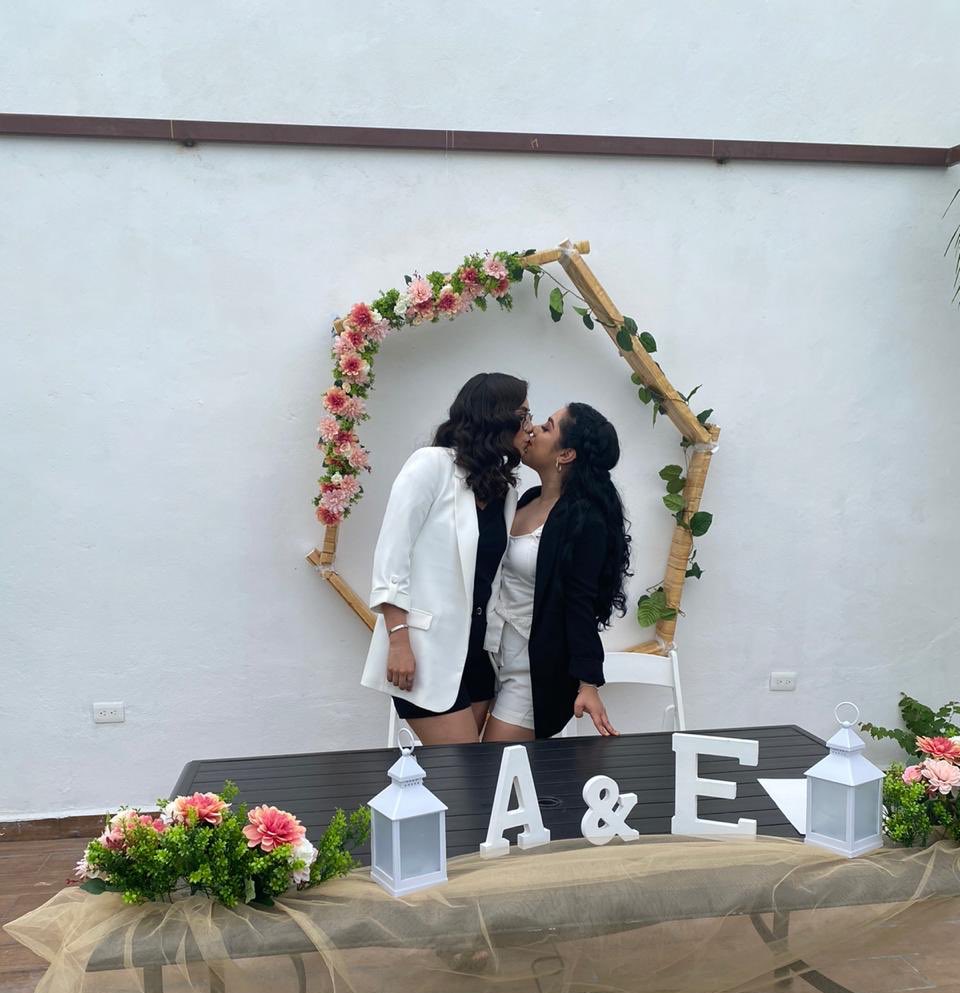 alondrampe's tweet image. Dicen que cuando conoces al amor de tú vida el tiempo se para.. y es verdad. 
Legalmente mía. 
Te amo mis ojitos. 💍♥️