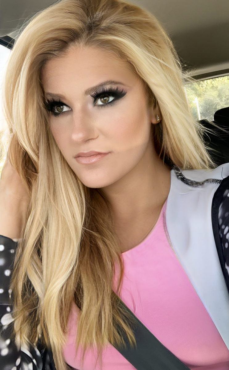 DivaInsider's tweet photo. Help my badass wrestling friend, @BookMarina25 get 1k followers! 🙏 https://t.co/ycgNe6hv26