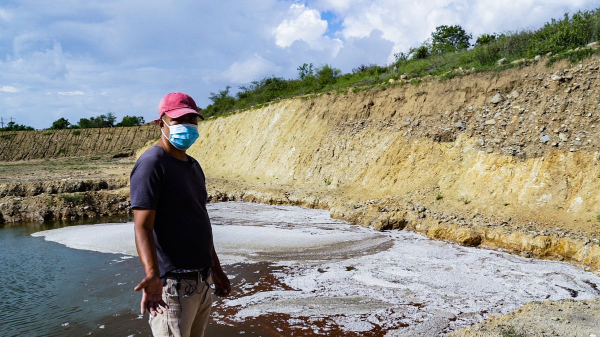 SantiagoNavarr0's tweet photo. #México: Campesinos de #MagdalenaOcotlán denuncian nueva contaminación de minera canadiense #Cuzcatlán filial de la canadiense @FortunaSilver. En plena #pandemia preparan protestas. https://t.co/dFUHHfJiqm vía @ConnectasLab 

@SEMAR_mx @PROFEPA_ @lopezobrador_ #COVID19  #Oaxaca https://t.co/ntupQ5VXkJ