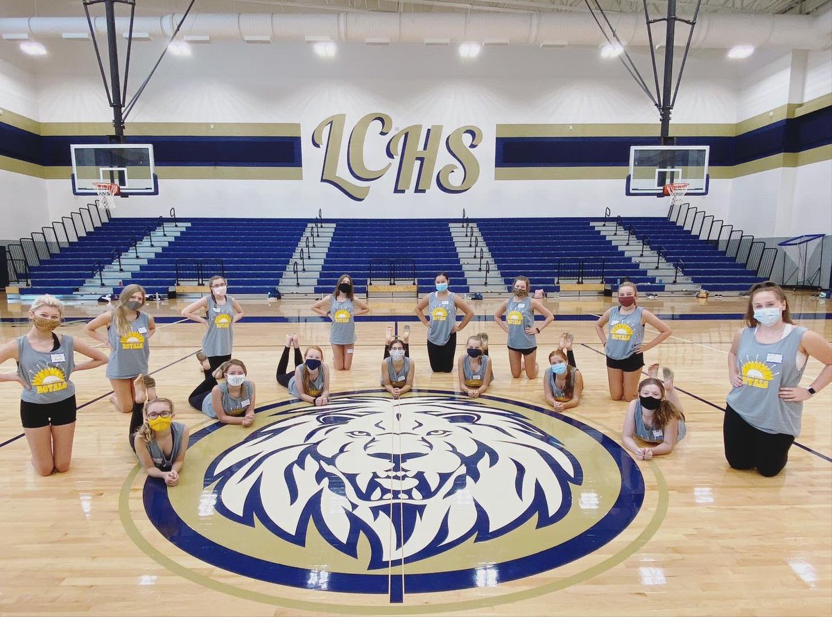 LakeCreekRoyals's tweet photo. We are having so much fun at camp this week!!! #Royals3rdLine @PhilTweaton @Tommaney_LCHS @FlemingInTheDen @LakeCreekHS https://t.co/l61tvgEV6E