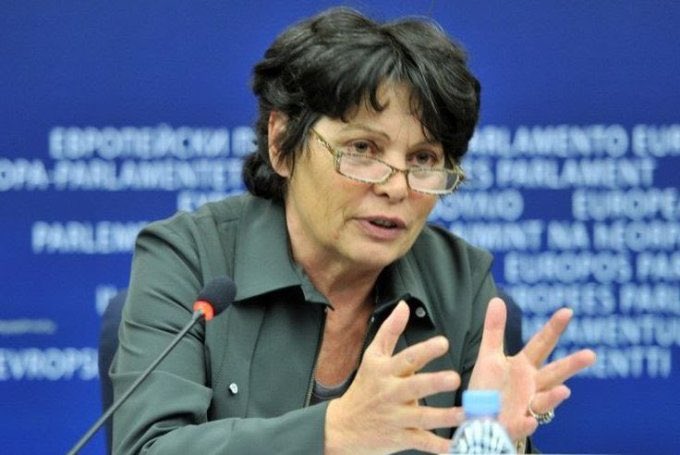 Michèle Rivasi, députée européenne EELV : « Ce texte est arrivé au Parlement européen sous forme d’une résolution d’urgence, sans débat ni audition en commission environnement, ni même de débat en plénière.