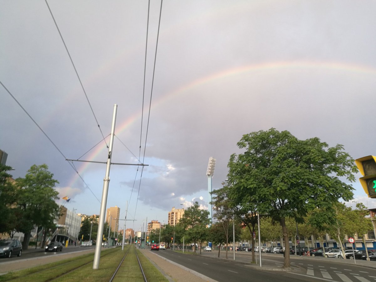 Nata_BL's tweet photo. Esta mañana ha salido el arcoíris entre el hospital Miguel Servet y la Romareda. ¿Señales? ✨🙏🤞🤞 #TodoSaldraBien #Zaragoza @RealZaragoza @lavecinarubia https://t.co/azRoYlVkf7