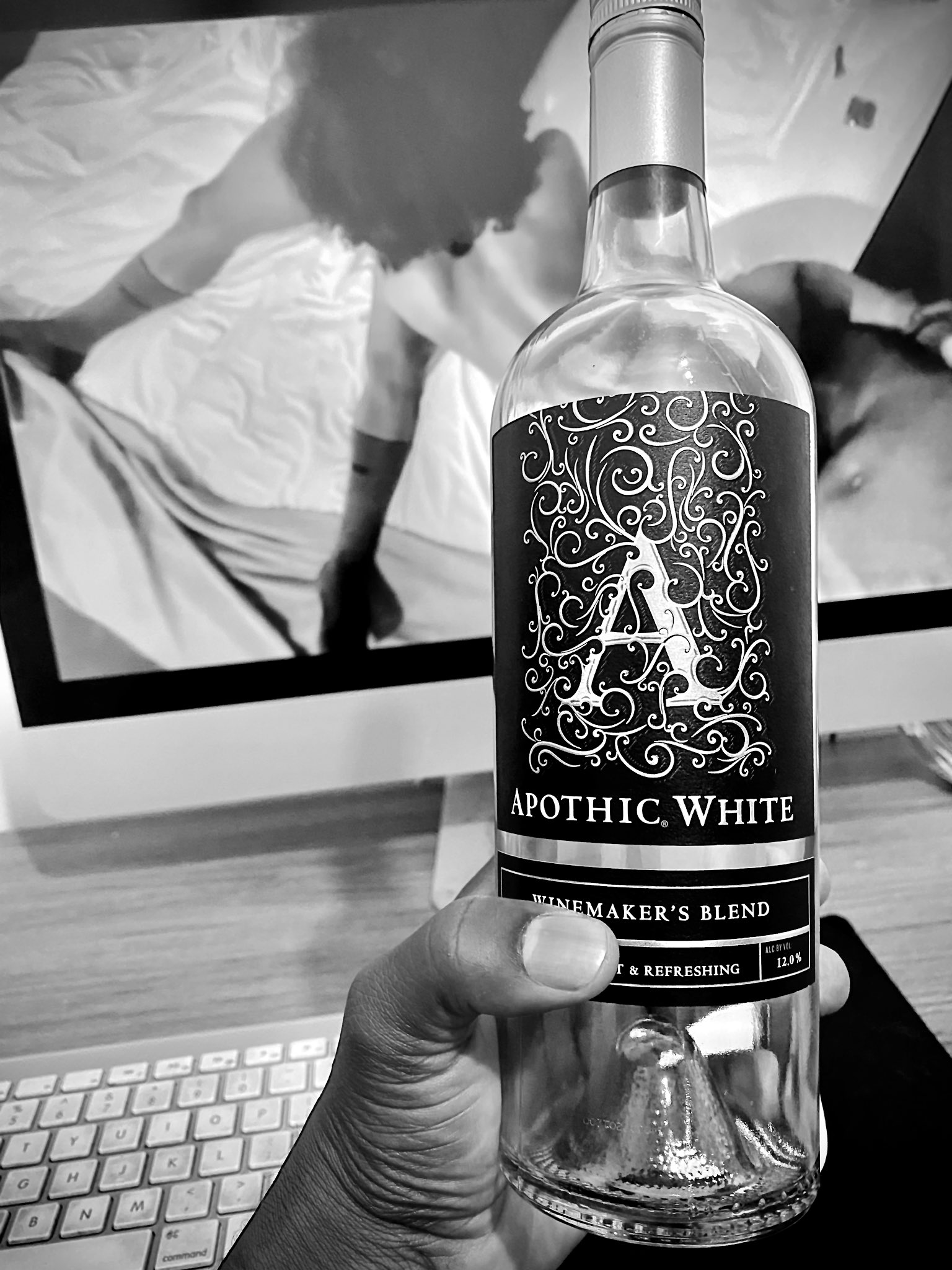 Wine + editing = Goodnight! https://t.co/nRcHtTXUJD